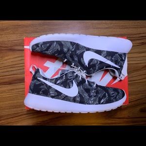 Nike RosheRun 🔥🔥🔥